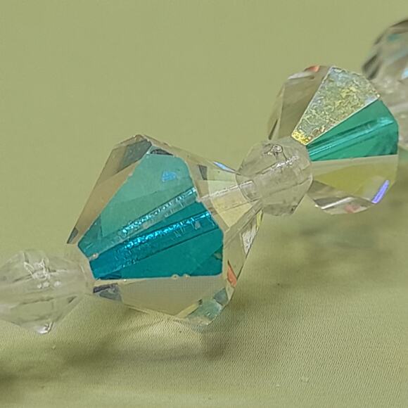 Vintage 1950s Aurora Borealis Crystal Bead Single Strand Necklace, 15 Inches - Picture 5 of 11